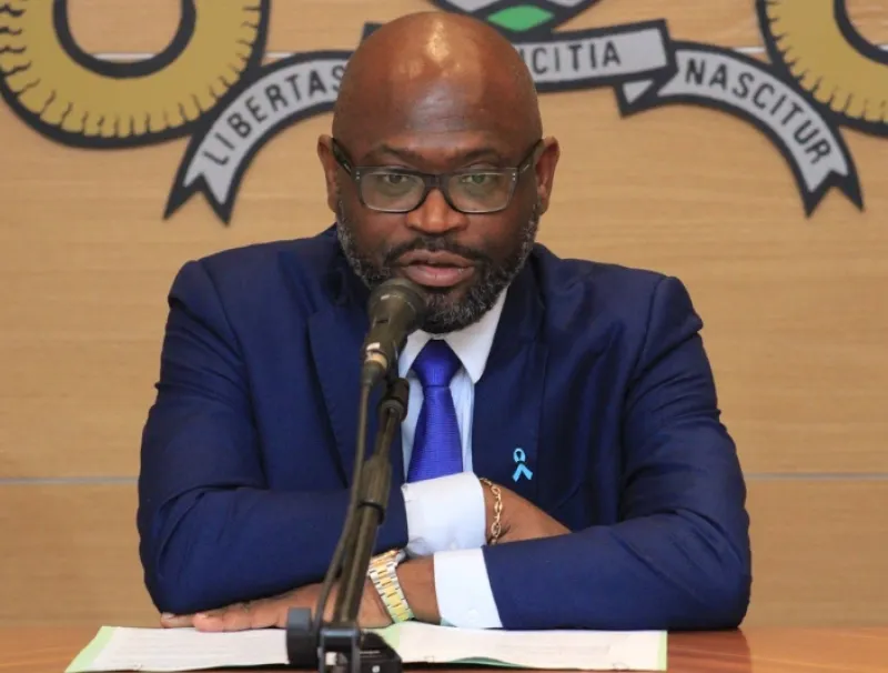 Arsène Nkoghe, poursuivis pour "injures publiques, outrage à magistrat, violence et voie de faits".