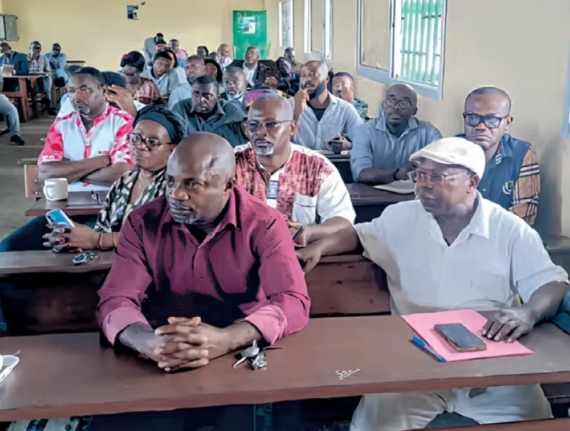 Ici, lors d’une assemblée générale du SNEC-UOB.
