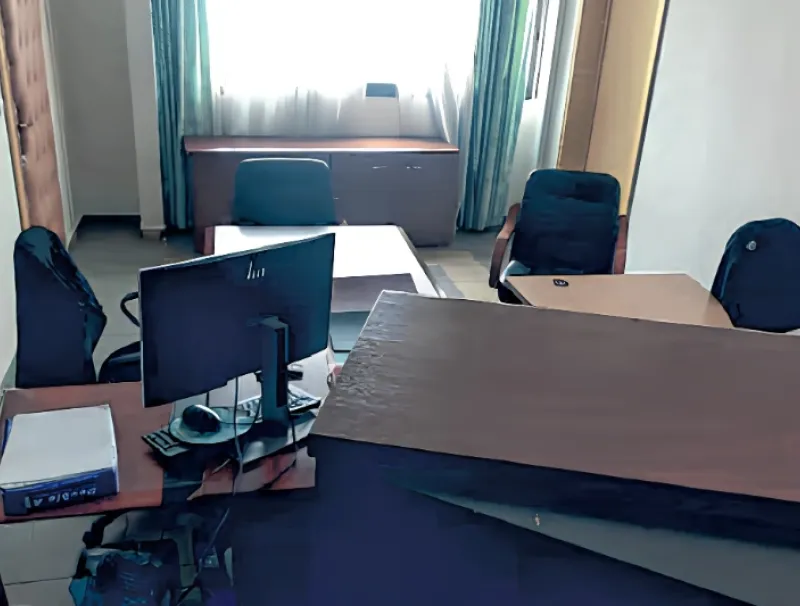 L’un des bureaux passés au peigne fin par les présumés visiteurs nocturnes