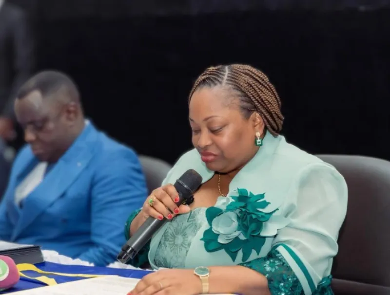 Camelia Ntoutoume-Leclerq, ministre de l'éducation nationale