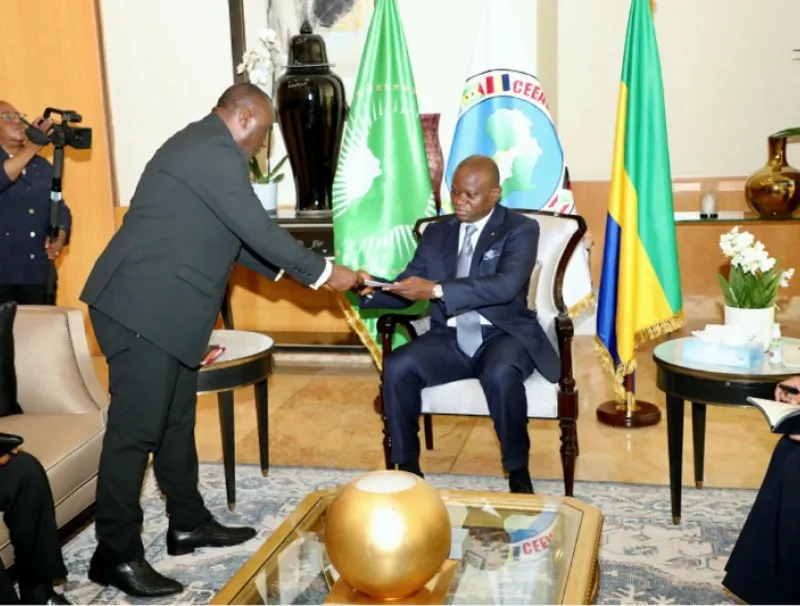 Le chef de l’Etat, Brice Clotaire Oligui Nguema, recevant le message de son homologue équato-guinéen. © DR