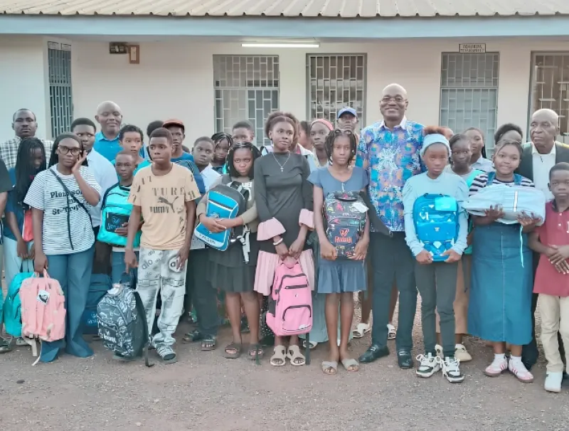 Don de l'Honorable Rodrigue Bokoko au lycée Bruno Bokoko
