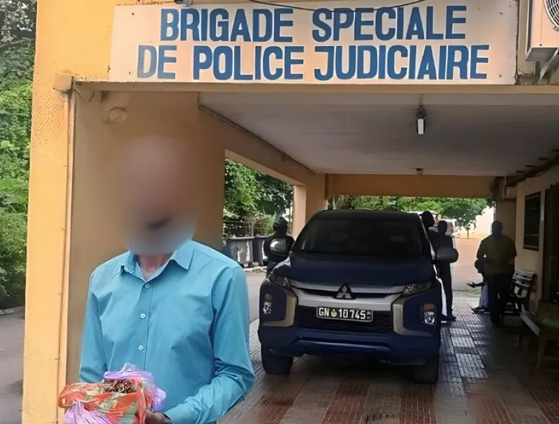  Gaël Oye Meye, pris en flagrant délit de vol de cannabis scellé et conservé au sein du Palais de justice de Libreville 