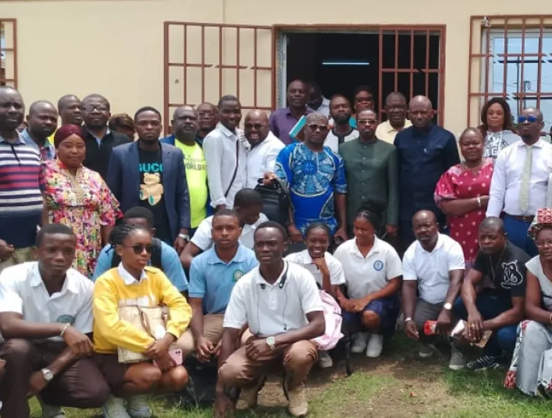 Réunion à la salle polyvalente du lycée technique Fulbert Bogotha de Moanda