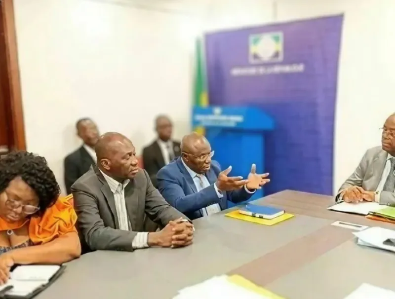 Moment d’échange entre le Médiateur de la République et la délégation de la Fenapeg