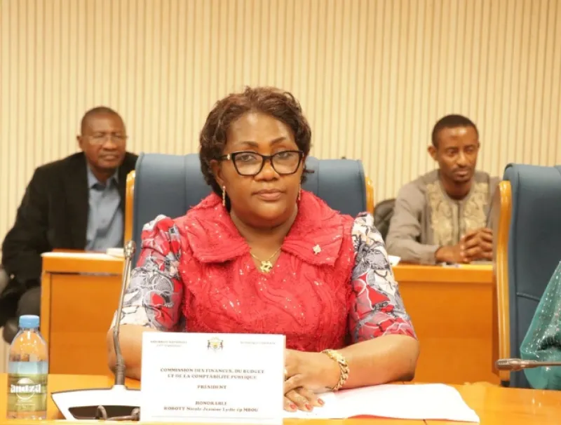 La présidente de la Commission des finances, du budget et de la comptabilité, Nicole Jeanine Roboty-Mbou, à la clôture des travaux.