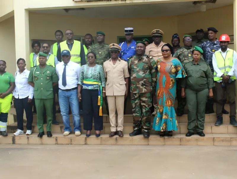 Les officiels lors de la livraison des aménagements destinés à la brigade des Eaux et Forêts de Ntoum.