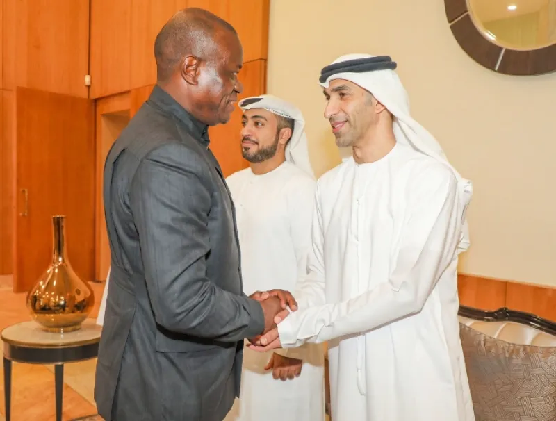 Brice Clotaire Oligui Nguema, président du Gabon et Thani bin Ahmed Al Zeyoudi, ministre d'État émirati des Affaires étrangères et du Commerce extérieur