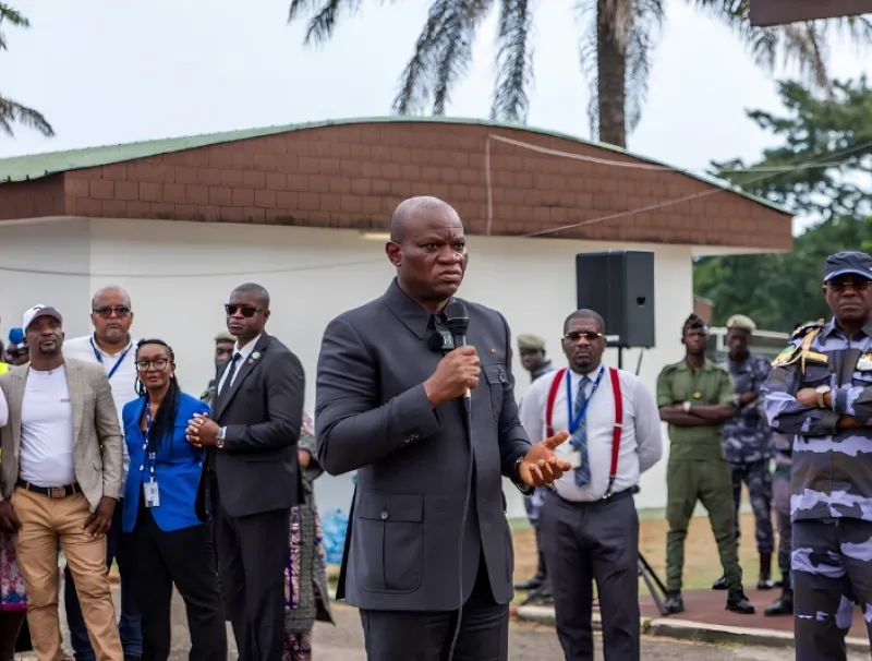 Le personnel de la SEEG faisant face au président Oligui Nguema hier à Jean-Violas