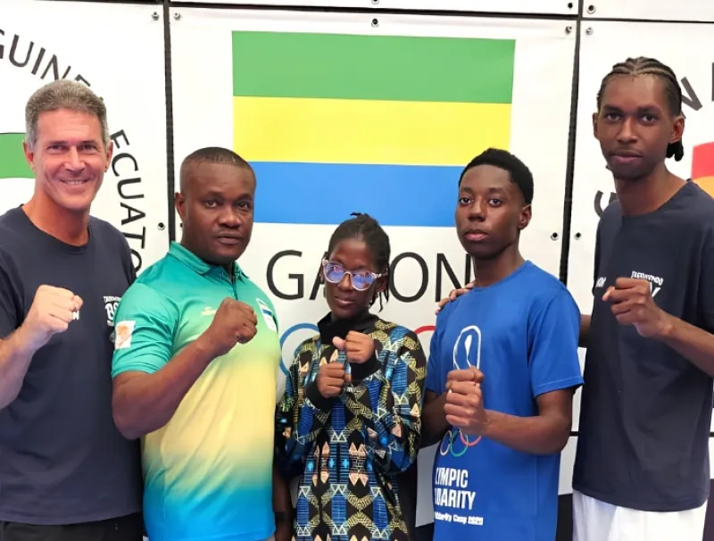 La sélection gabonaise de taekwondo à son arrivée au Taekwondo Compétence Center (Allemagne).