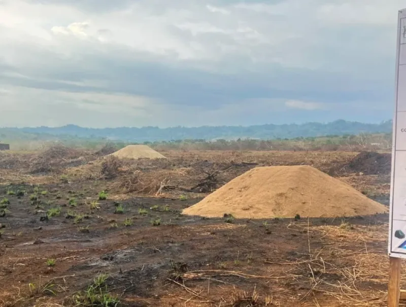 C’est sur ce site de Mikouelengui qu’ont été lancés les travaux de terrassement des futurs logements sociaux à Tchibanga.