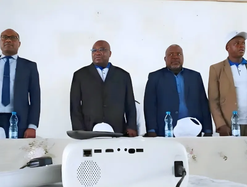 Les officiels dont le gouverneur (2e à gauche ) ouvrant les travaux de la formation des agents recenseurs de la Ngounié