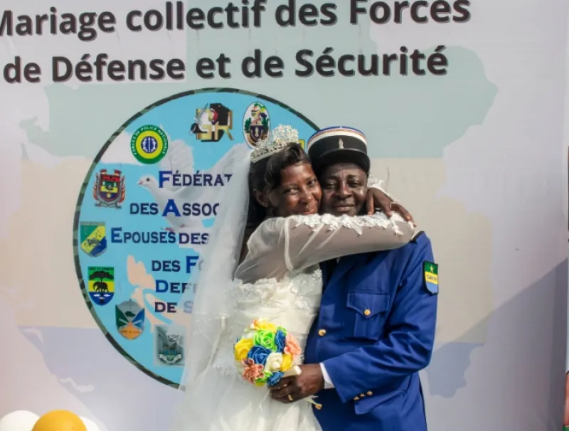 Un des couples ayant béneficé du mariage collectif le 07 aout 2025 au camp Baraka de Libreville