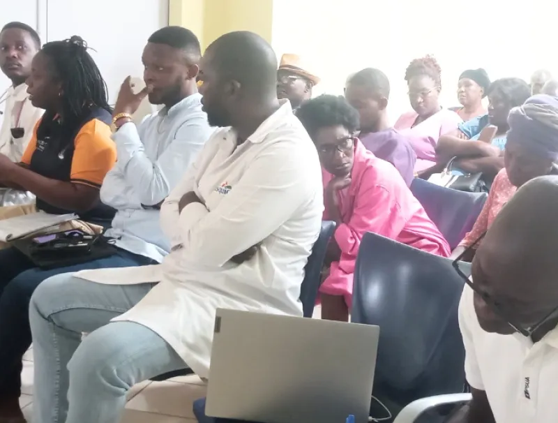 Le personnel soignant du CHR de Ngoubou lors de la rencontre avec la direction de l’hôpital.