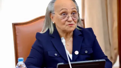 Jacqueline Ilogue Bignoumba, ministre de l’Éducation nationale et à l’Instruction civique.
