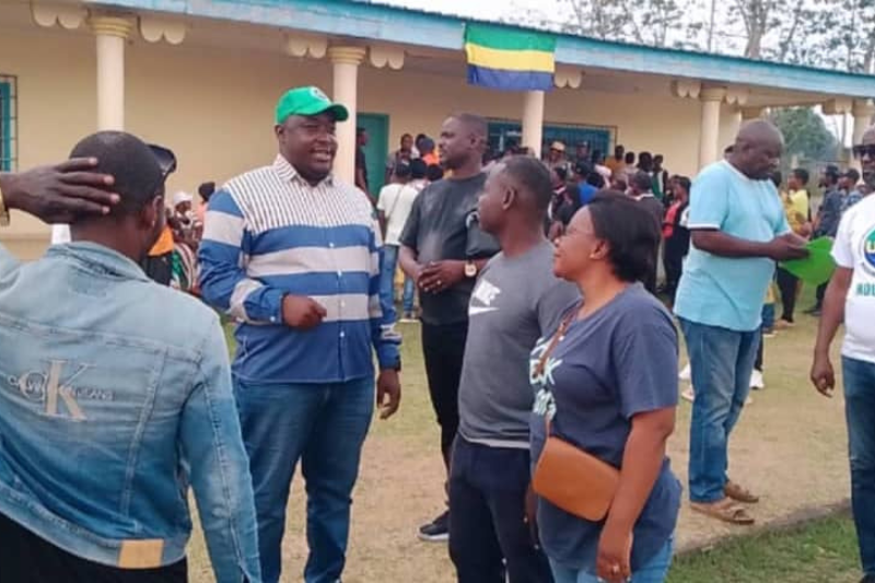 Mounana: Emerick Maka Tongo initie la formation de 400 jeunes à la conduite automobile