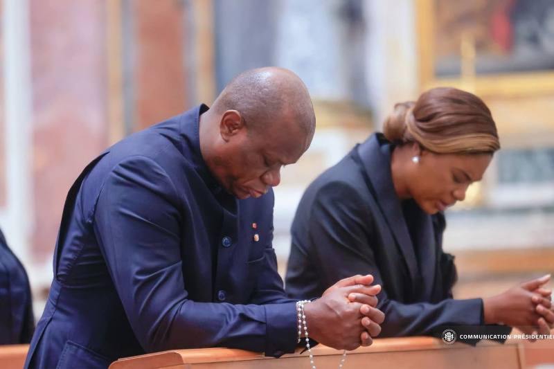 Toussaint : le couple présidentiel prend part à une messe à Rome
