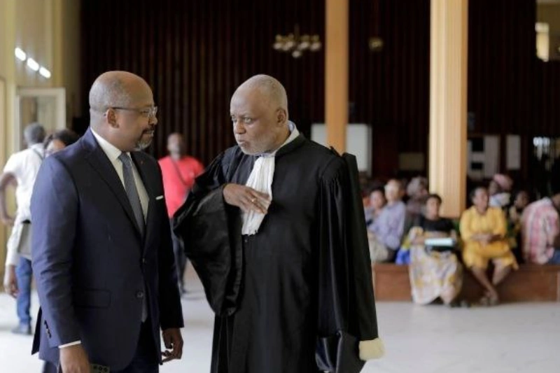 Alain Claude Bilie-By-Nzé, président du parti Ensemble pour le Gabon (EPG) et son avocat Me Moumbembe