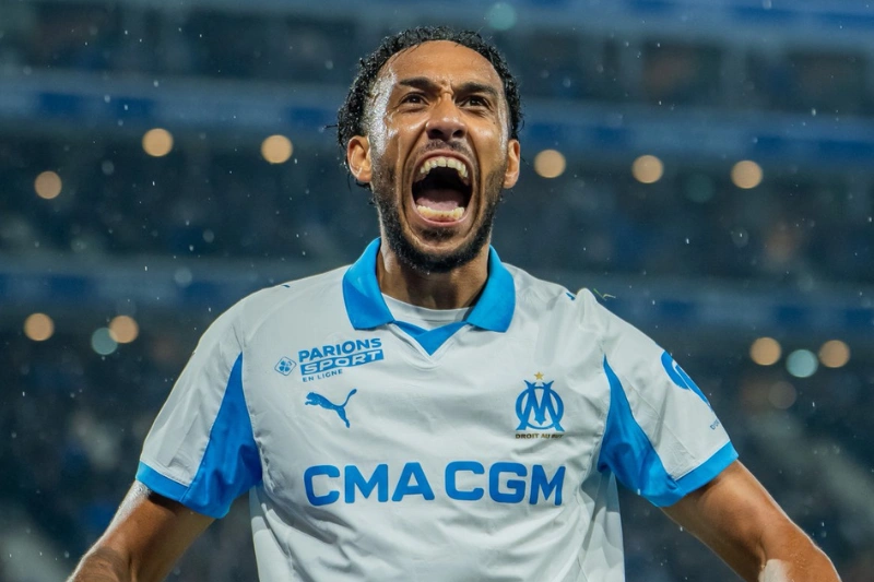 Les Gabonais de l'étranger : élan freiné pour Aubameyang et Ekomie