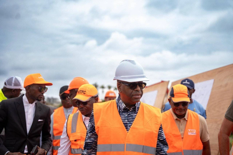 Barro Chambrier sur les chantiers du Camp de Gaulle et Akémindjogoni