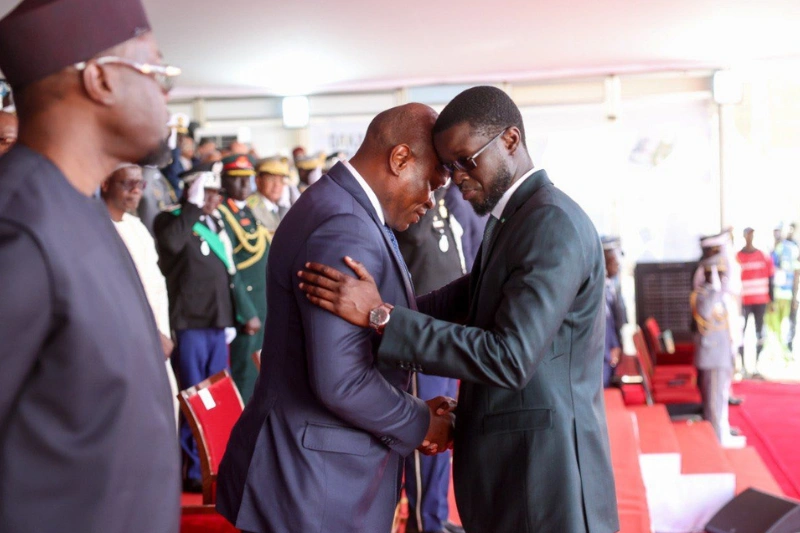 Brice Clotaire Oligui Nguema, président du Gabon et Bassirou Diomaye Faye, président du Sénégal