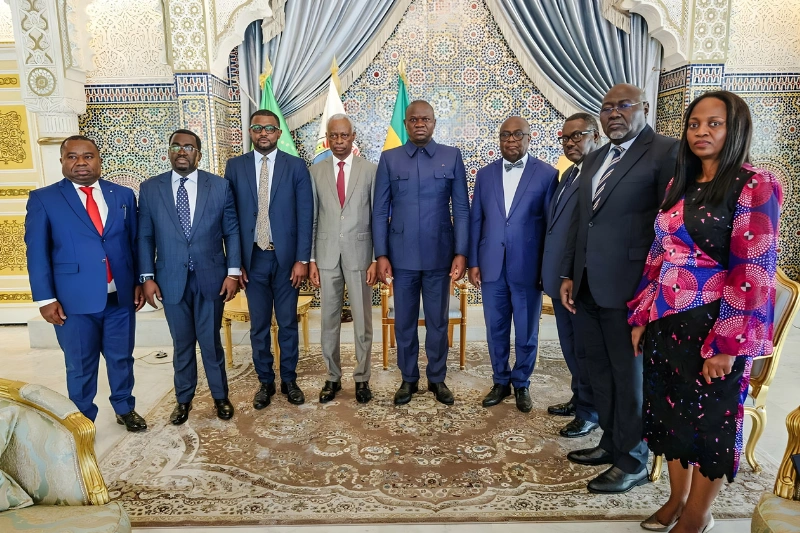 Brice Clotaire Oligui Nguema, président du Gabon et membres du bureau du conseil municipal de Libreville