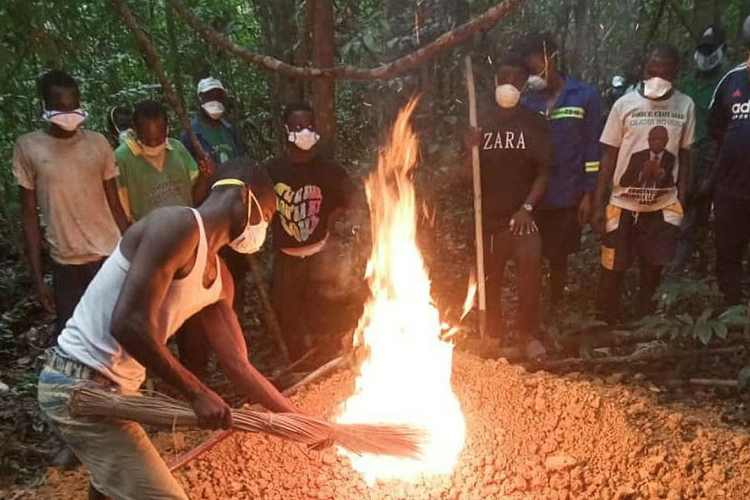 Le rituel d’inhumation pratiqué sur le lieu de la découverte macabre.