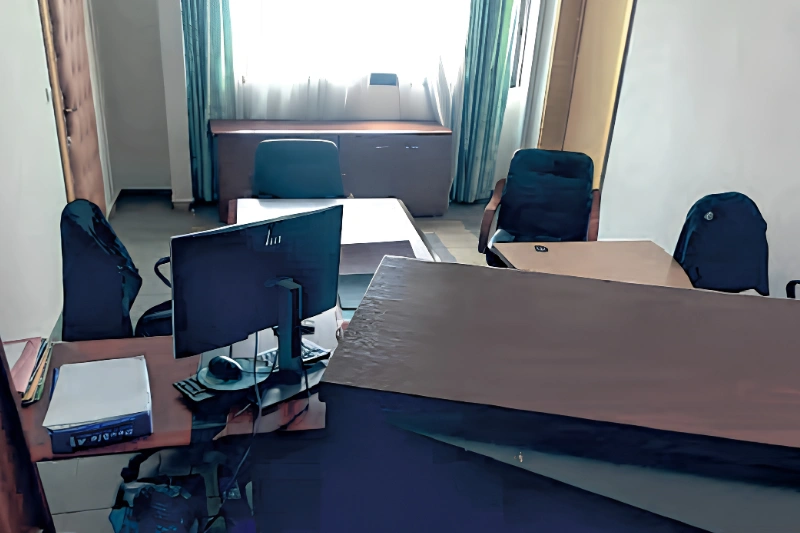 L’un des bureaux passés au peigne fin par les présumés visiteurs nocturnes