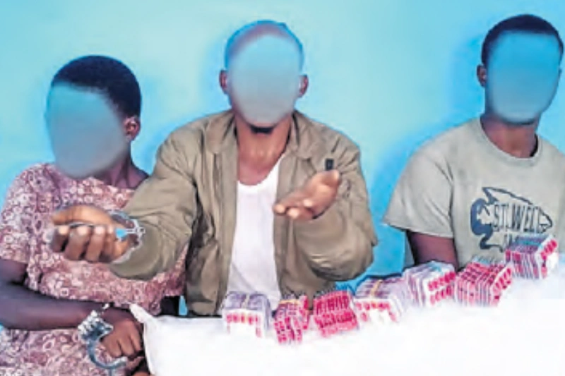 Ervan Christ Makanga Moubamba (centre) et Kefer Mbina (g), admis à Gros-Bouquet.