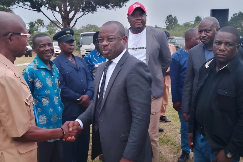 Moanda : le ministre Clotaire Kondja interpellé sur les coupures d'eau et d'électricité