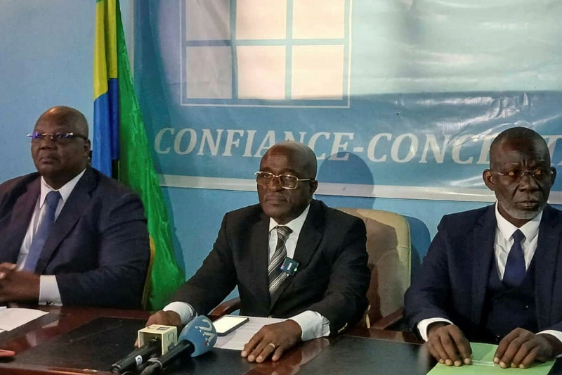 Phase de la déclaration conjointe des trois dirigeants de partis.