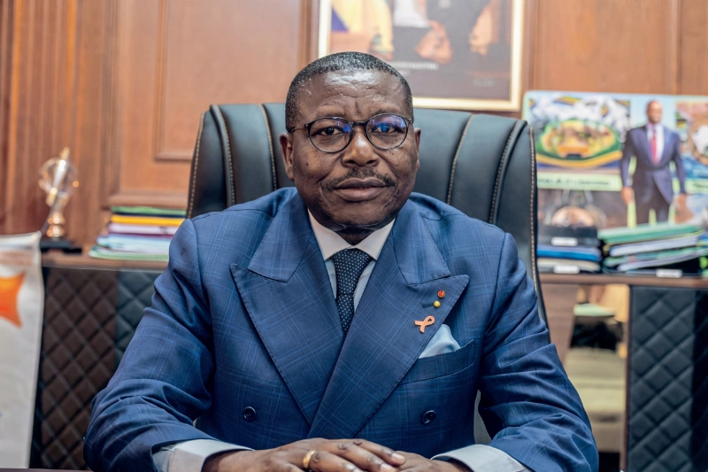 Edgard Moukoumbi, ministre des Travaux publics