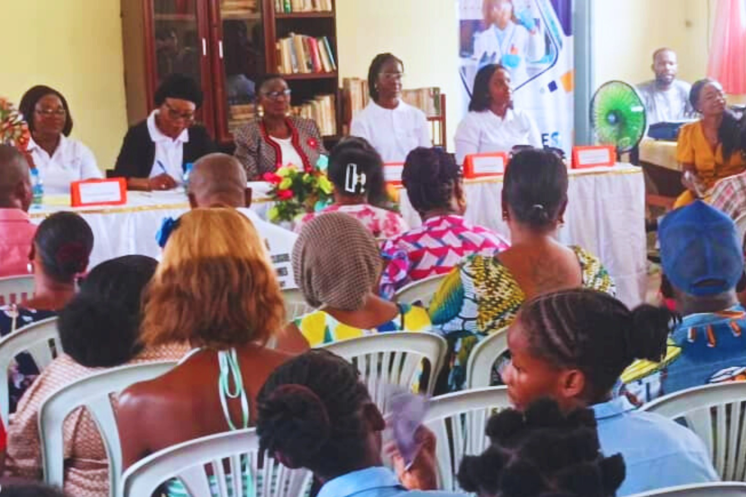 Programme de renforcement des capacités intitulé, "Sciences, les filles, nous pouvons".