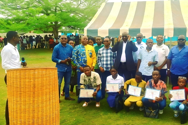 Ndendé : Yves Fernand Manfoumbi en soutien au Lycée Paul-Marie-Yembit