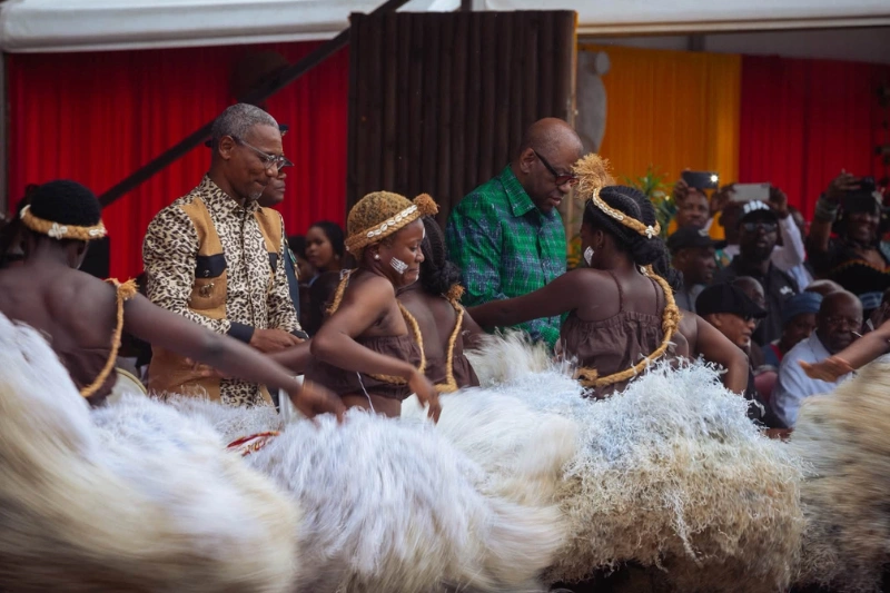 Alexandre Barro Chambrier et Ulrich Kessany à la fête des cultures