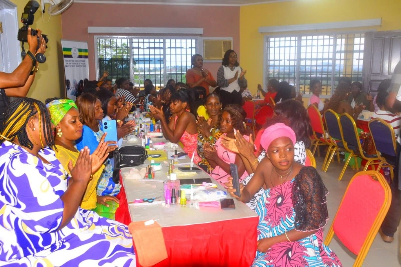 Oyem : cent jeunes filles formées dans la manucure et pédicure