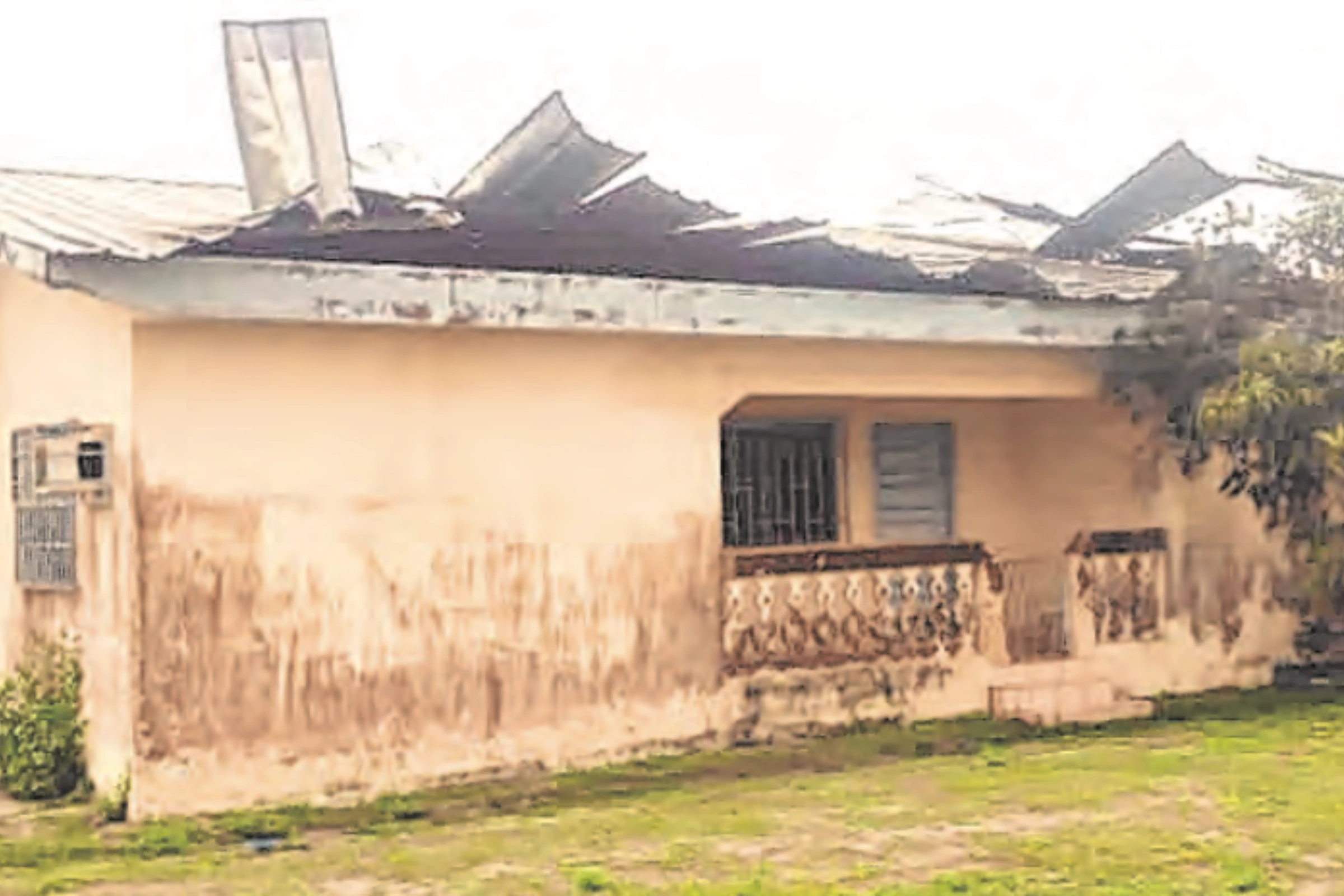 Une maison a perdu sa toiture à Gamba. © Dieudonné MVOUBOU