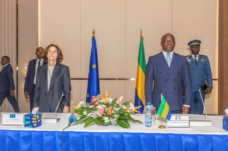 Hermann Immongault, vice-président du gouvernement gabonais et Cécile Abadie, cheffe de la délégation de l'UE au Gabon