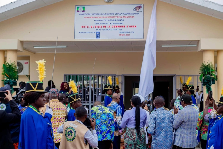 Inauguration de l'hôtel de ville d'Ovan