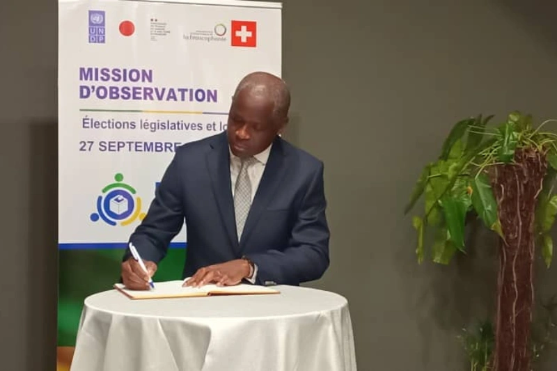 Mission d’observation : le ministre de l’Intérieur visite la cellule de veille du ROC