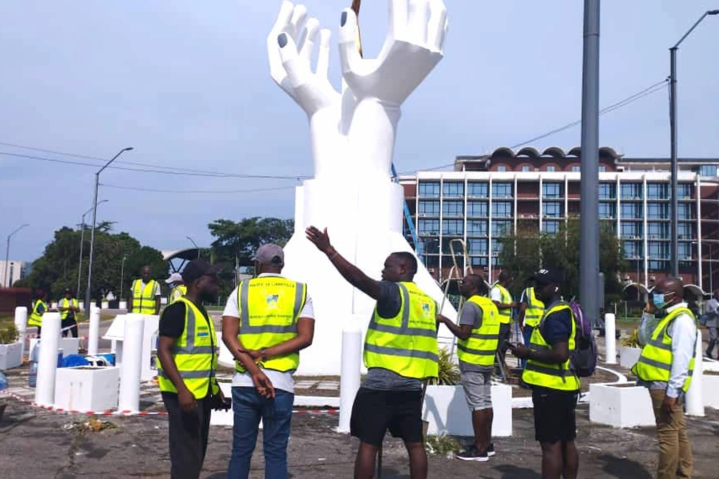 Le monument «place de la Fraternité» fa fait peau neuve.