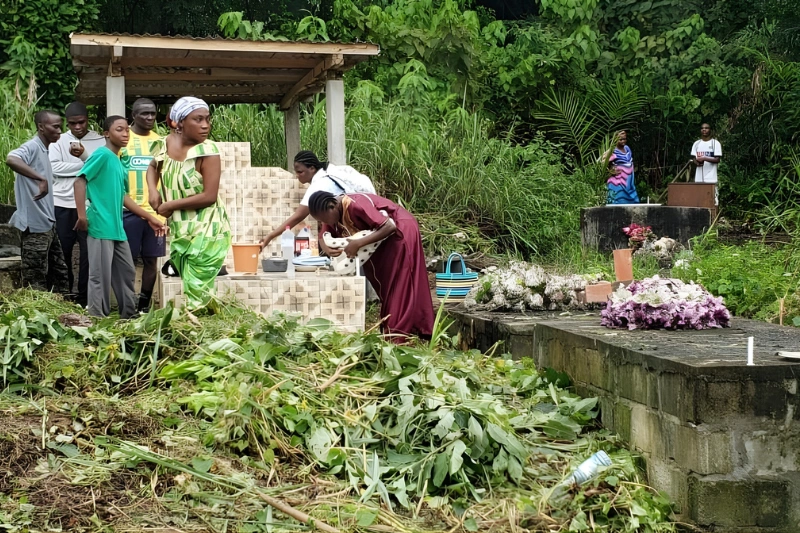 A Lambaréné la Toussaint entre mémoire et désordre funéraire.