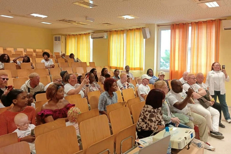 Les albinos "fièrement dans leur peau"