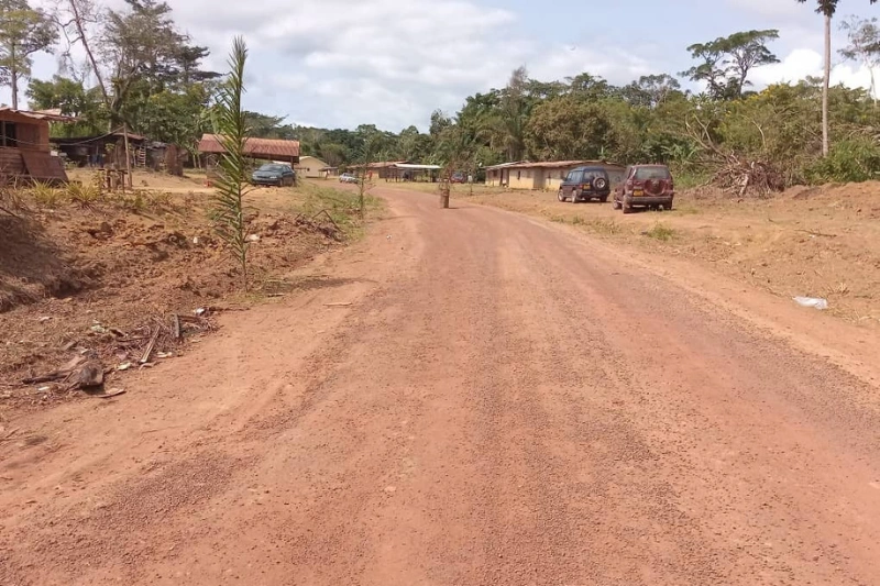 La route refaite au village Mebang.