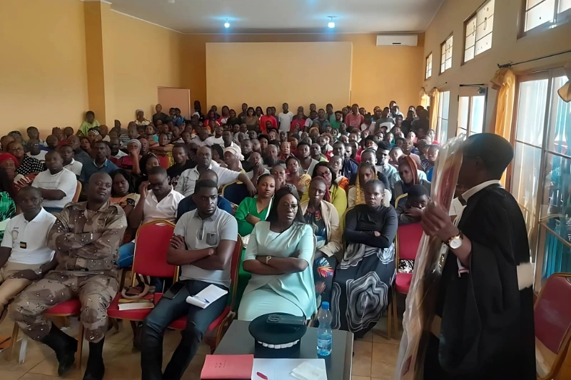 Le procureur de la République a sensibilisé les populations de Moanda sur les dangers des drogues.