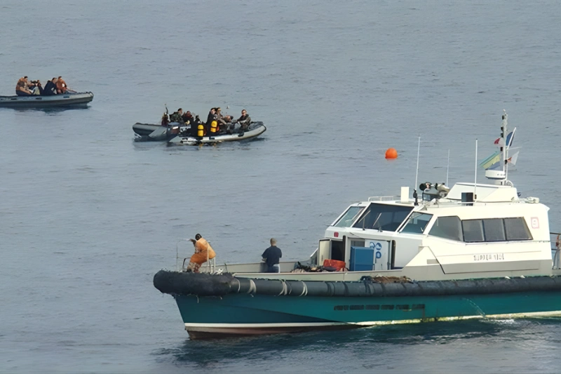 Équipes de recherche au large d'Ozouri