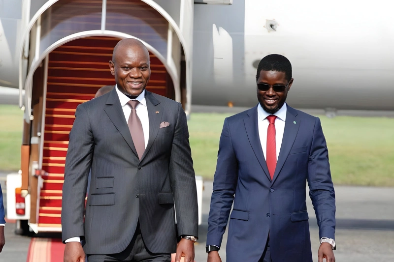 Brice Clotaire Oligui Nguema, président du Gabon et Bassirou Diomaye Faye, président du Sénégal