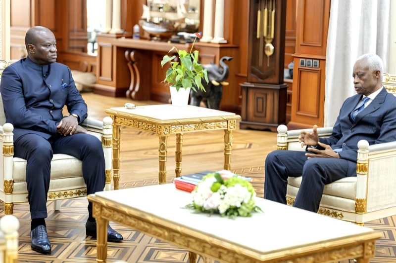 Brice Clotaire Oligui Nguema, président du Gabon et Eugène Mba, maire de Libreville