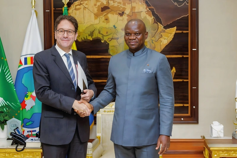 Brice Clotaire Oligui Nguema, président du Gabon et Fabrice Mauries l’ambassadeur de France au Gabon