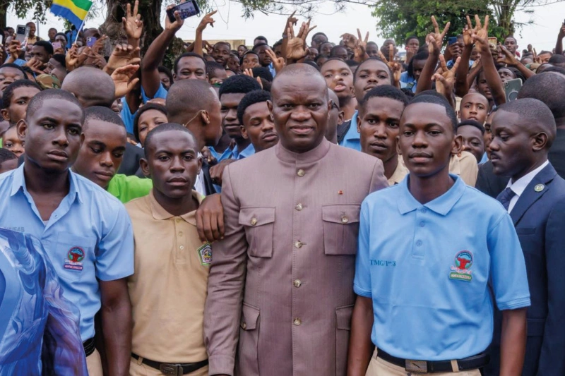 Oligui Nguema réaffirme son engagement à prendre "à bras-le-corps" les problèmes du système éducatif